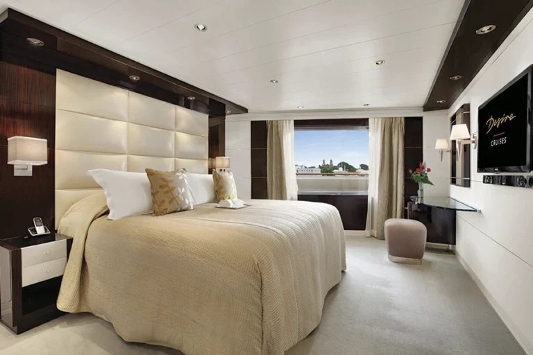 Desire Cruises DHSC28 cabins Vista Suite 09 900x600px 768x512 1